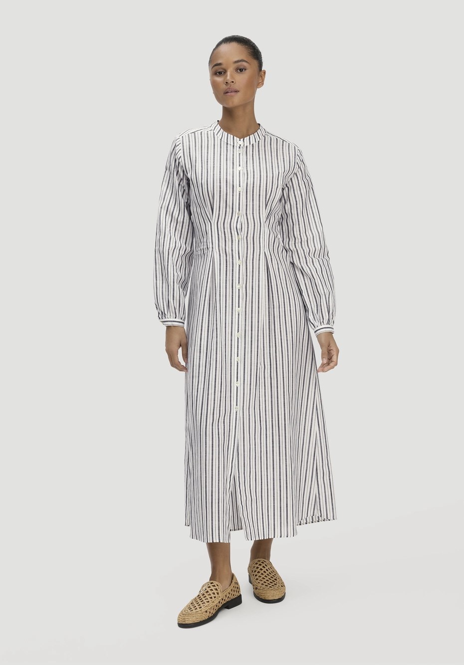 hessnatur Maxi Shirt Dress, Organic cotton & linen · stripe — original maker model photograph